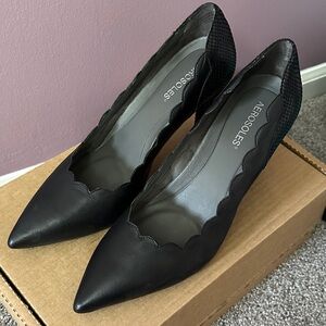 AEROSOLES Women’s 12B Elegant Black Scalloped Heels